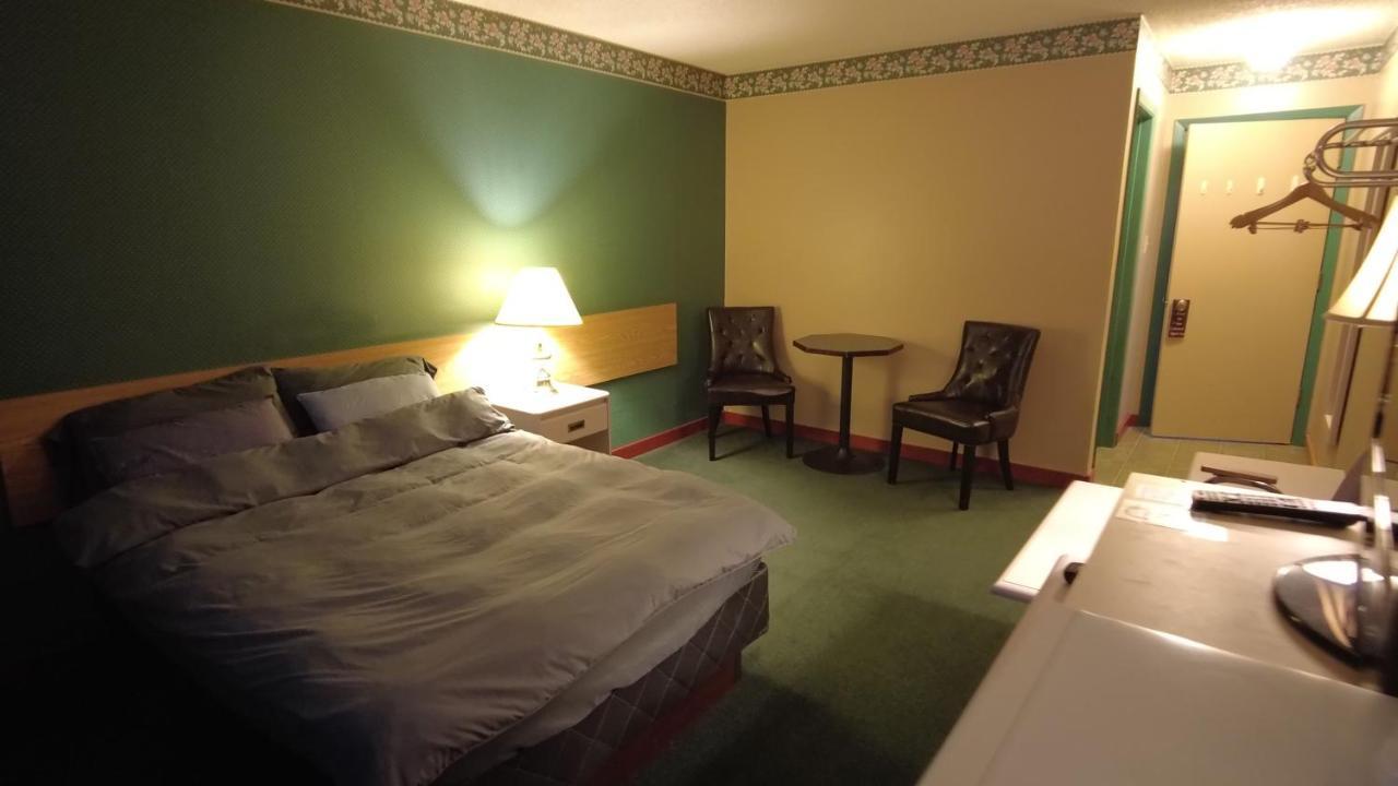 Sundre Motor Inn Экстерьер фото